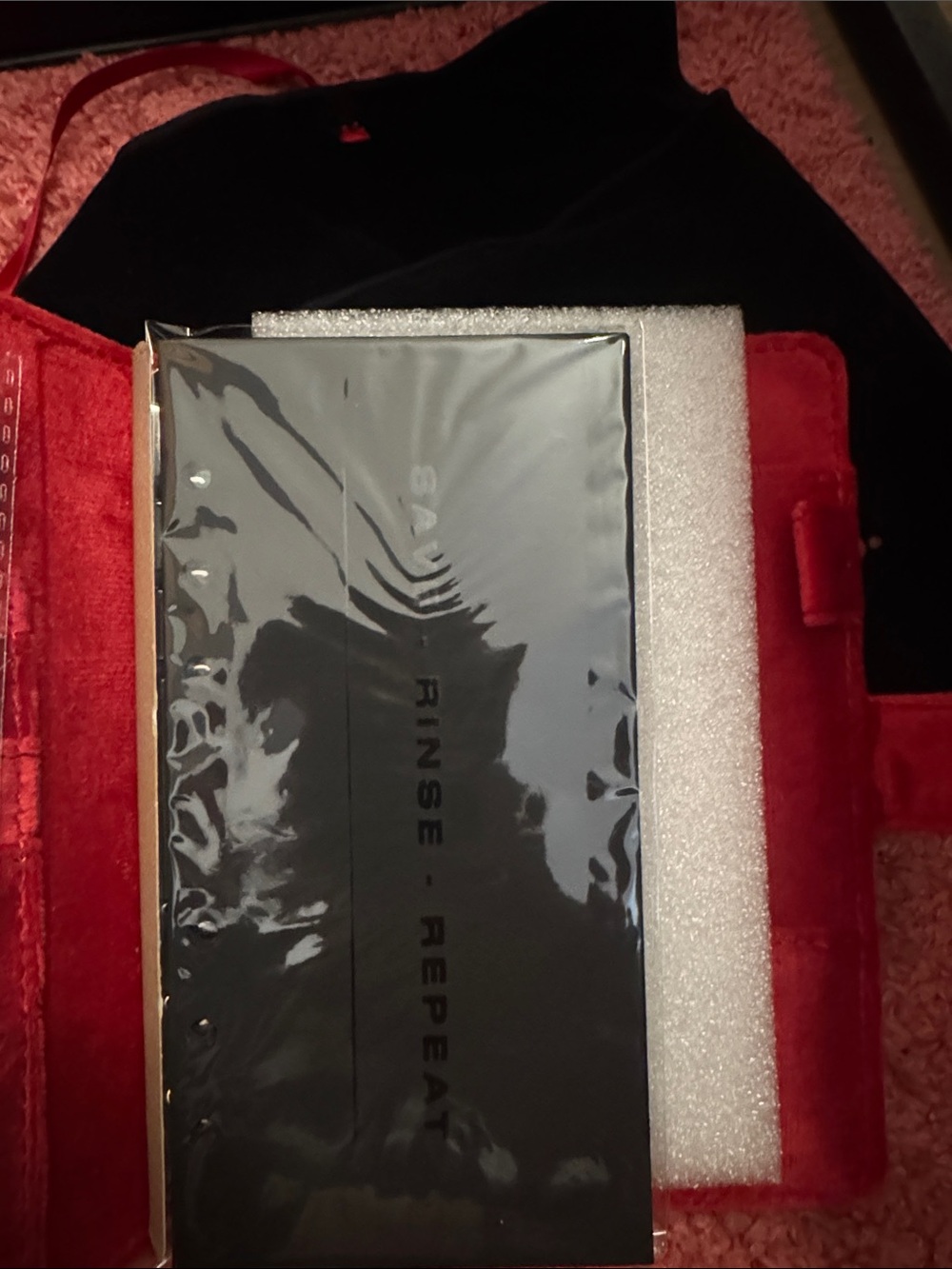 Red Velvet Organizer Folio - - Picture 4 of 5